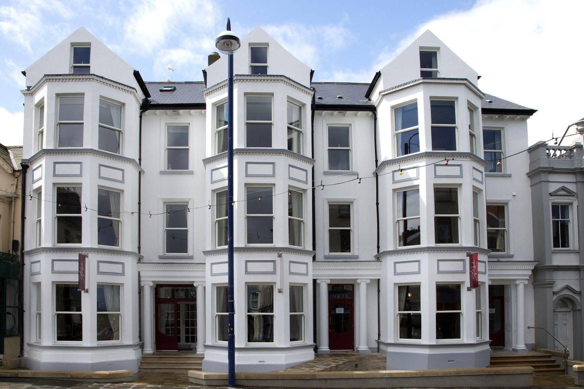 Portrush Adelphi Hotel Ngoại thất bức ảnh The former hotel