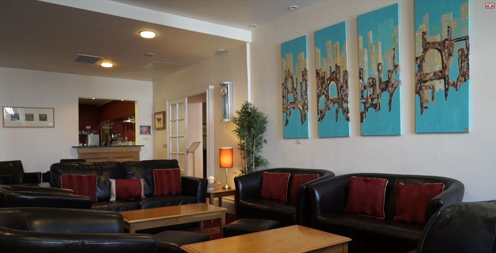 Portrush Adelphi Hotel Ngoại thất bức ảnh The lounge at the airport